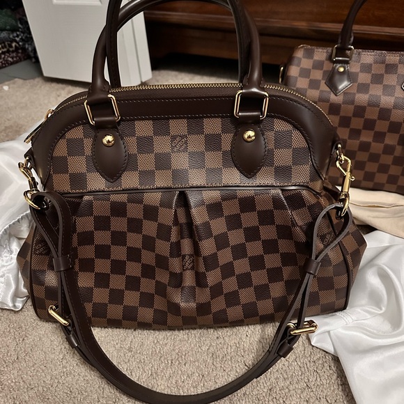 ❤️ SOLD! Louis Vuitton Trevi PM - Pristine Condition! ❤️ - Picture 8 of 12